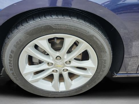 Used 2017 Chevrolet Malibu LT image 40