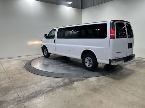 Used 2017 Chevrolet Express 3500 LT w/ LT Preferred Equipment Group image 7