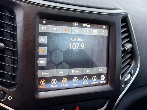 Used 2020 Jeep Cherokee Trailhawk image 4