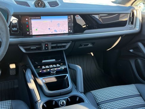 New 2026 Porsche Cayenne image 25