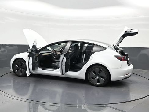 Used 2022 Tesla Model 3 Standard Range RWD image 33