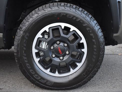 Certified 2025 Toyota Tacoma TRD Off-Road image 27