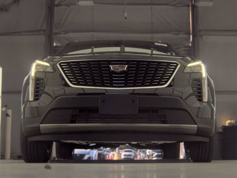 Used 2019 Cadillac XT4 Premium Luxury AWD/4WD image 2