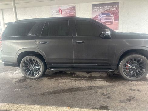 Used 2023 Cadillac Escalade Premium Luxury RWD image 4