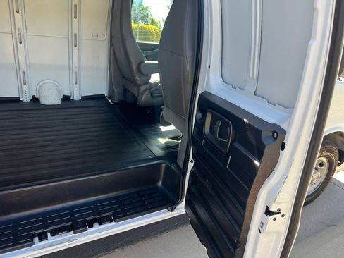 Used 2016 Chevrolet Express 2500 image 14