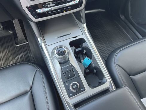 Used 2023 Ford Explorer XLT w/ Equipment Group 202A AWD/4WD image 33