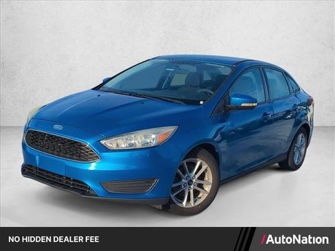 Used 2016 Ford Focus SE FWD image 1