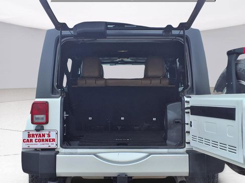 Used 2014 Jeep Wrangler Unlimited Sahara w/ Connectivity Group image 16