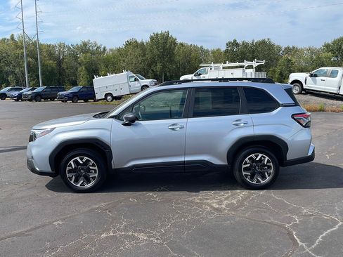 Used 2026 Subaru Forester Premium AWD/4WD image 2