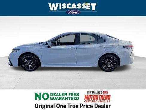 Used 2023 Toyota Camry SE image 2