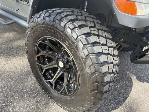 Used 2023 Jeep Gladiator Sport image 18