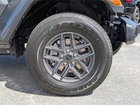 New 2025 Jeep Gladiator Sport image 11