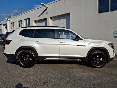 Certified 2024 Volkswagen Atlas Peak Edition SEL AWD/4WD image 12