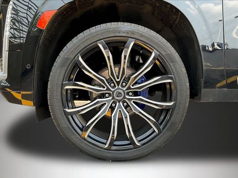 Used 2022 Cadillac Escalade Premium Luxury AWD/4WD image 33