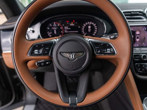 Certified 2024 Bentley Bentayga AWD/4WD image 29