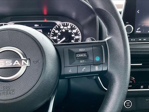 Used 2023 Nissan Rogue SV image 24