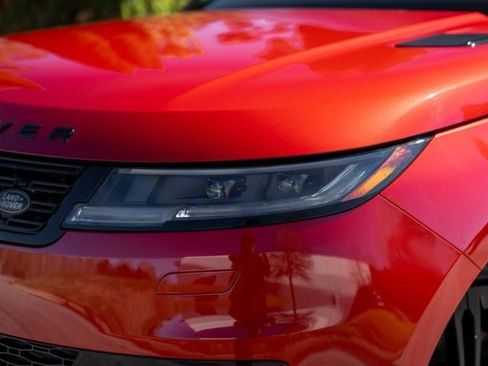 Used 2024 Land Rover Range Rover Sport SE image 4