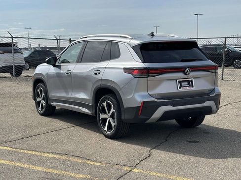 New 2025 Volkswagen Tiguan SE image 3