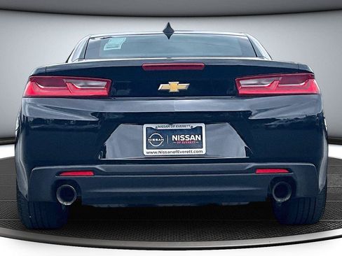 Used 2018 Chevrolet Camaro LT RWD image 6