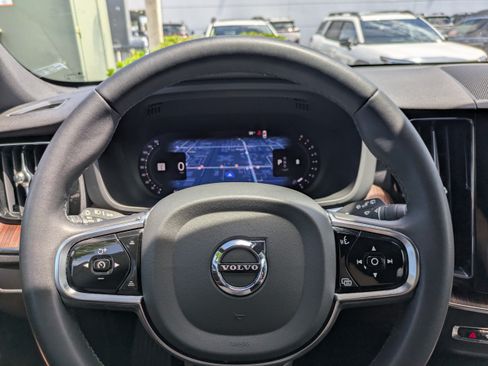 Used 2024 Volvo XC60 B5 Plus AWD/4WD image 21