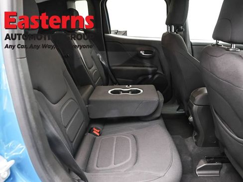 Used 2022 Jeep Renegade Latitude w/ Convenience Group AWD/4WD image 24