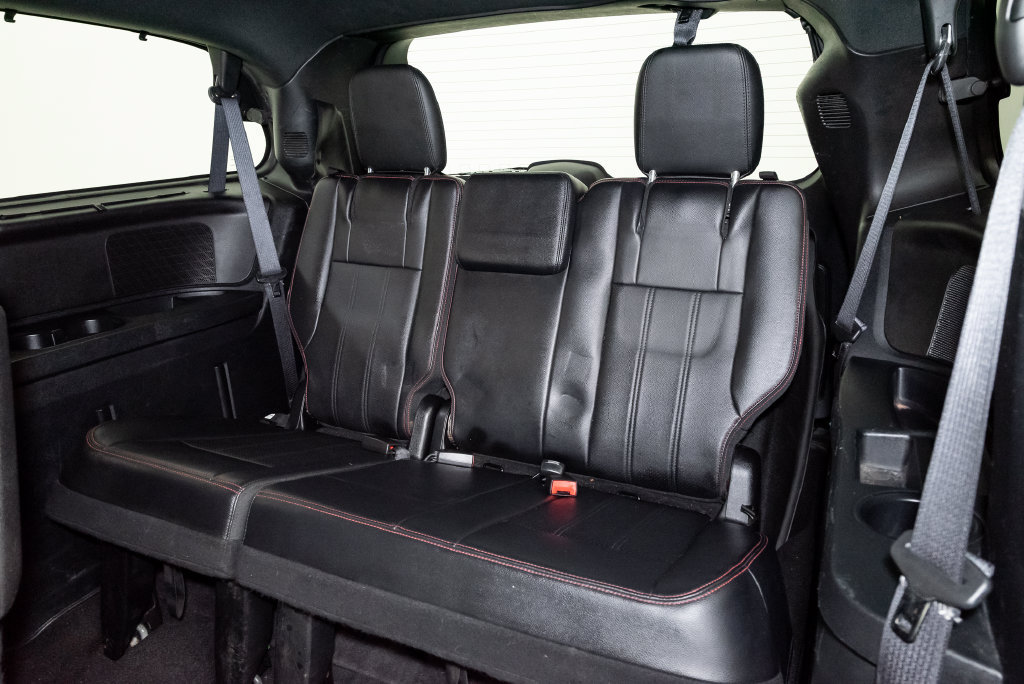 Used 2016 Dodge Grand Caravan R/T w/ Driver Convenience Group FWD image 19