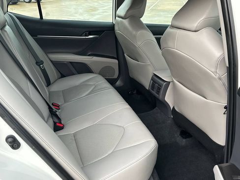 Used 2022 Toyota Camry XLE FWD image 13