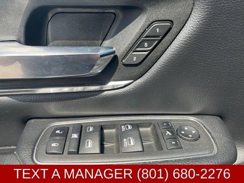 Used 2024 RAM 1500 Laramie AWD/4WD image 17