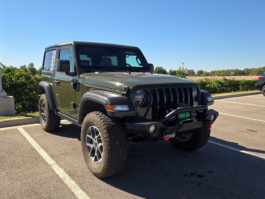Used 2024 Jeep Wrangler Sport AWD/4WD image 4