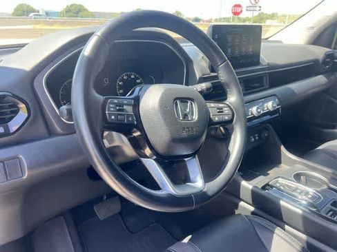 Used 2025 Honda Pilot Touring image 15