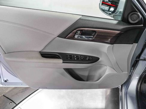 Used 2017 Honda Accord EX image 22