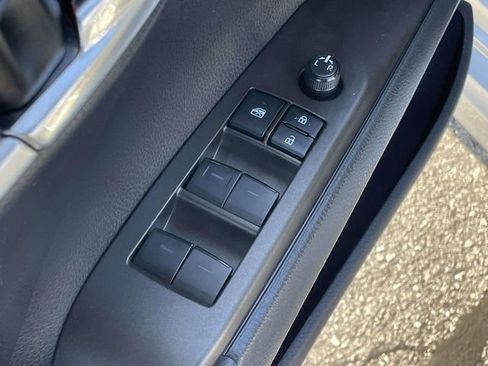 Used 2022 Toyota Camry SE image 16