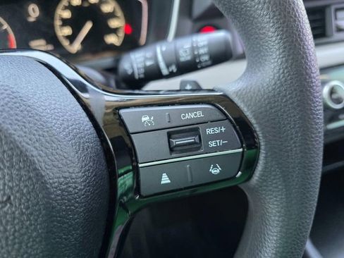 Used 2023 Honda Pilot LX image 12