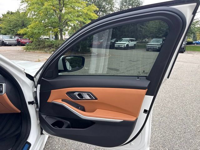 Used 2023 BMW 330i xDrive Sedan w/ Premium Package AWD/4WD image 31