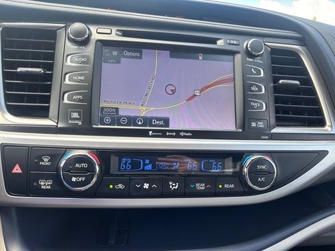 Used 2019 Toyota Highlander Limited Platinum AWD/4WD image 26