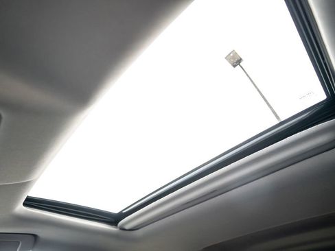 Used 2016 Toyota Highlander Limited image 32