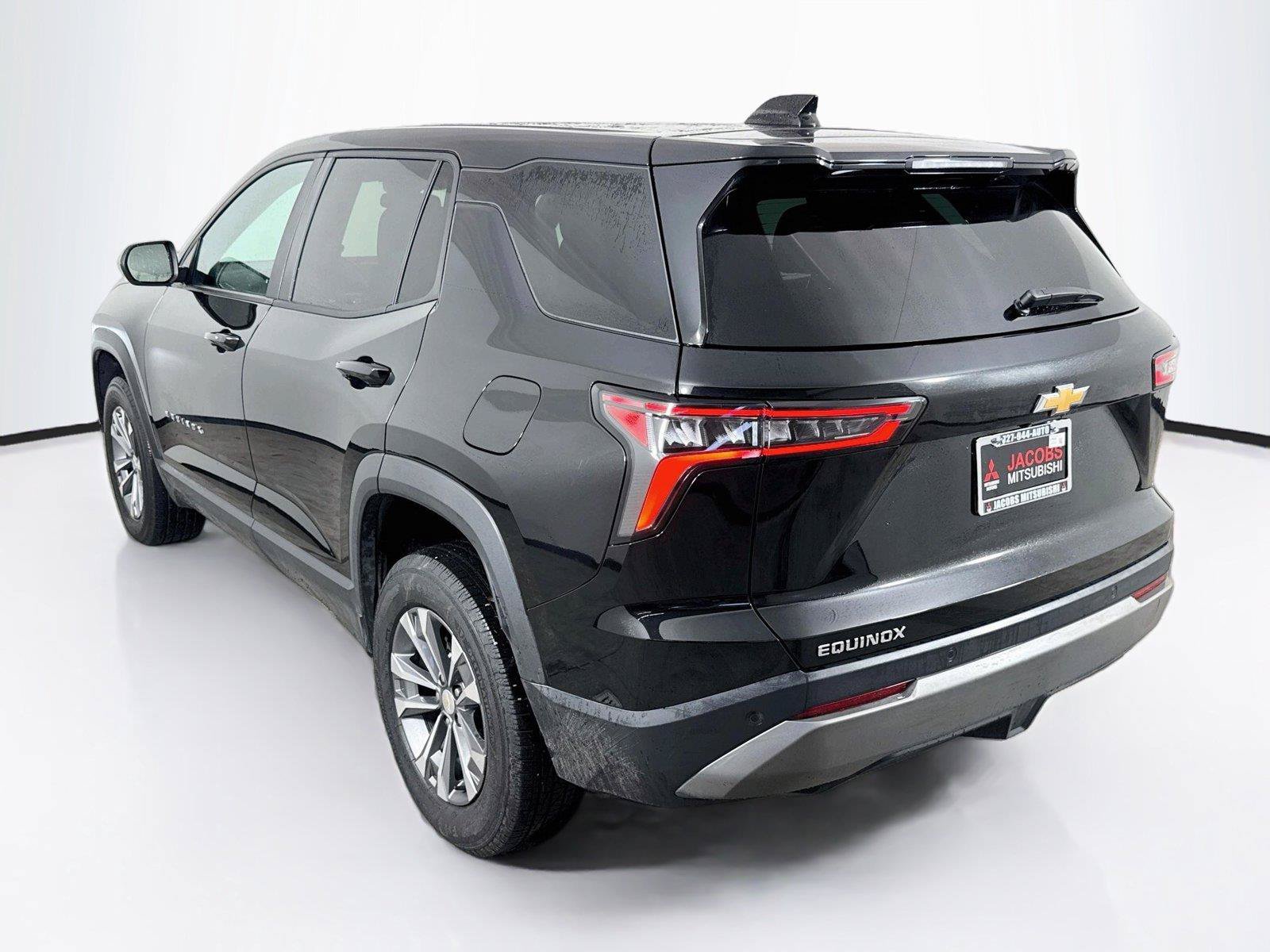 Used 2026 Chevrolet Equinox LT FWD image 3