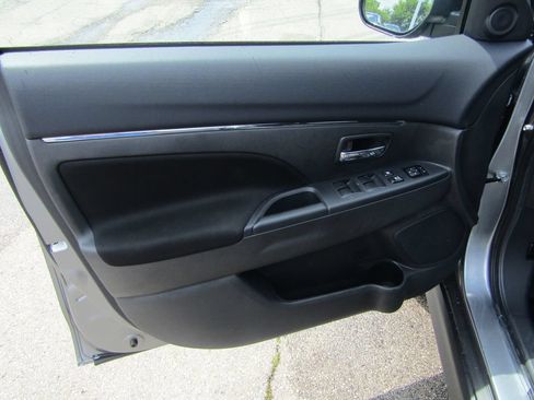 Used 2026 Mitsubishi Outlander Sport LE AWD/4WD image 12