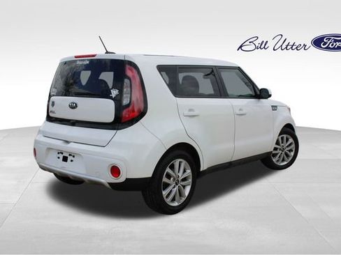 Used 2018 Kia Soul + image 5