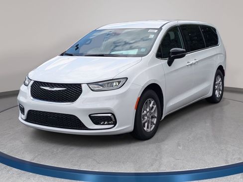 New 2026 Chrysler Pacifica Select FWD image 1