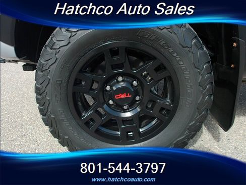 Used 2021 Toyota Tacoma TRD Off-Road AWD/4WD image 9