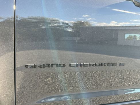 New 2025 Jeep Grand Cherokee Limited w/ Luxury Tech Group II image 33