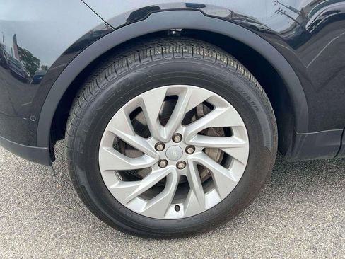 Used 2024 Land Rover Discovery S AWD/4WD image 7