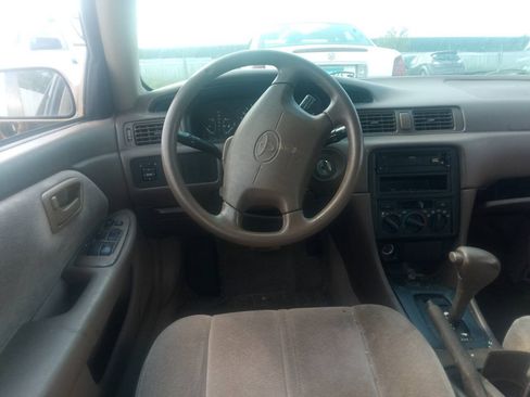 Used 1998 Toyota Camry LE FWD image 32