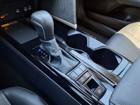 Used 2025 Toyota Camry XLE w/ Premium Plus Package image 17