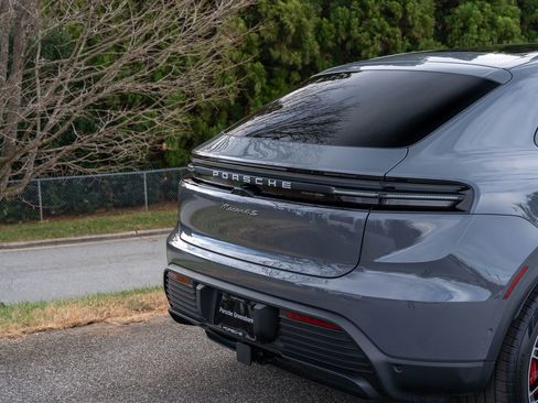 New 2025 Porsche Macan 4S Electric image 13