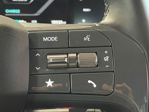 Used 2024 Kia EV9 Land image 52