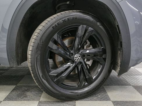 Used 2025 Volkswagen Atlas Cross Sport SEL R-Line image 19