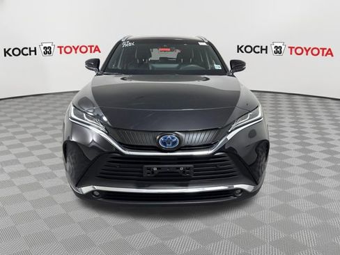Used 2023 Toyota Venza XLE image 2