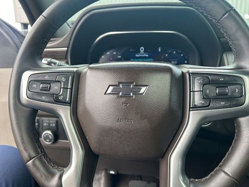 Used 2023 Chevrolet Suburban Z71 w/ Luxury Package AWD/4WD image 18
